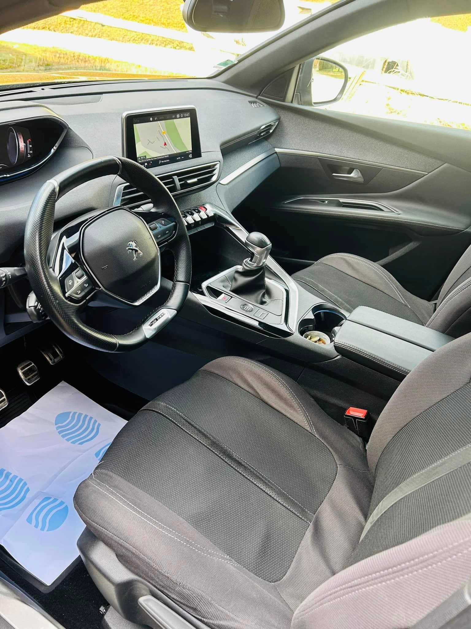 Intérieur véhicule après nettoyage