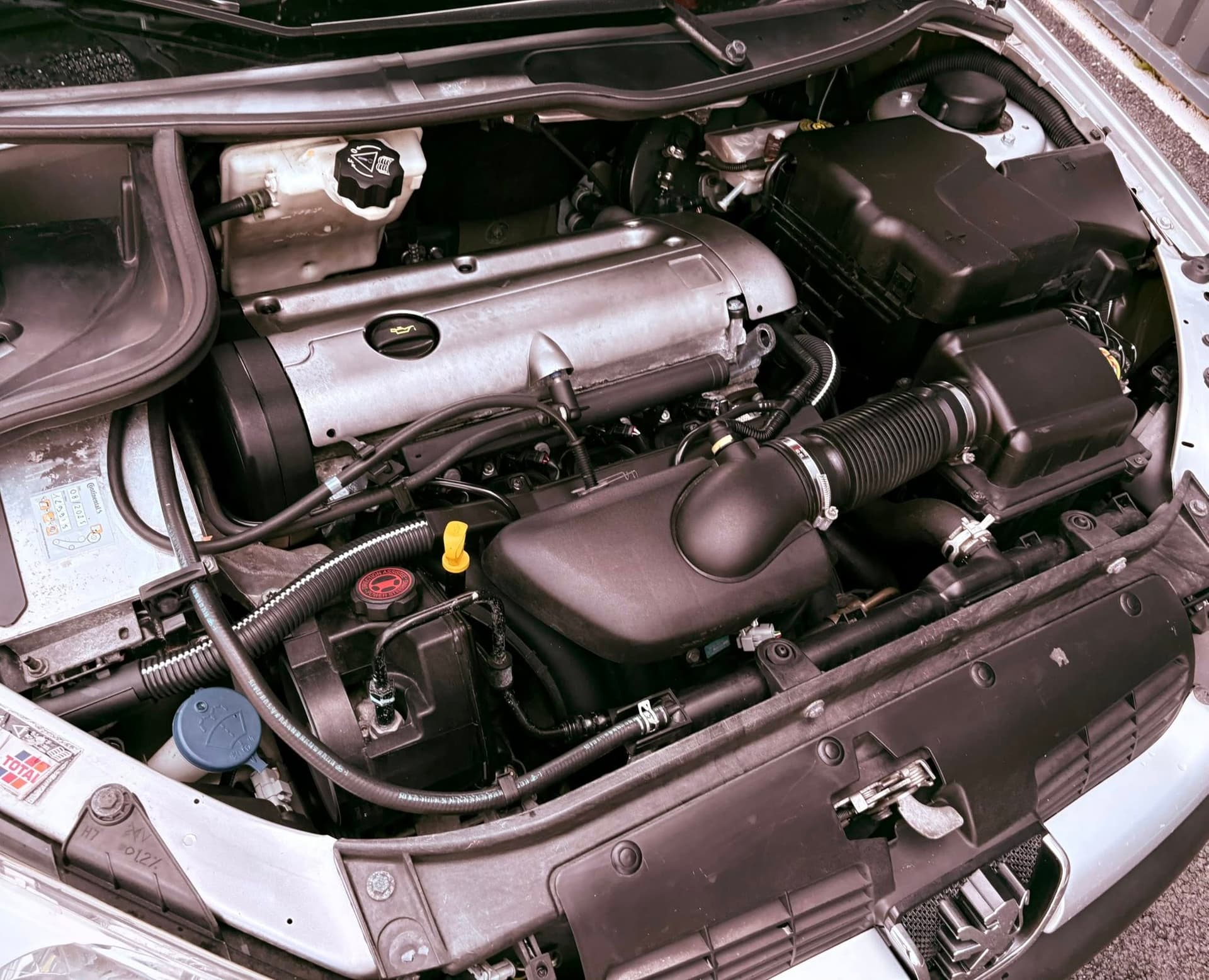Compartiment moteur Peugeot après entretien