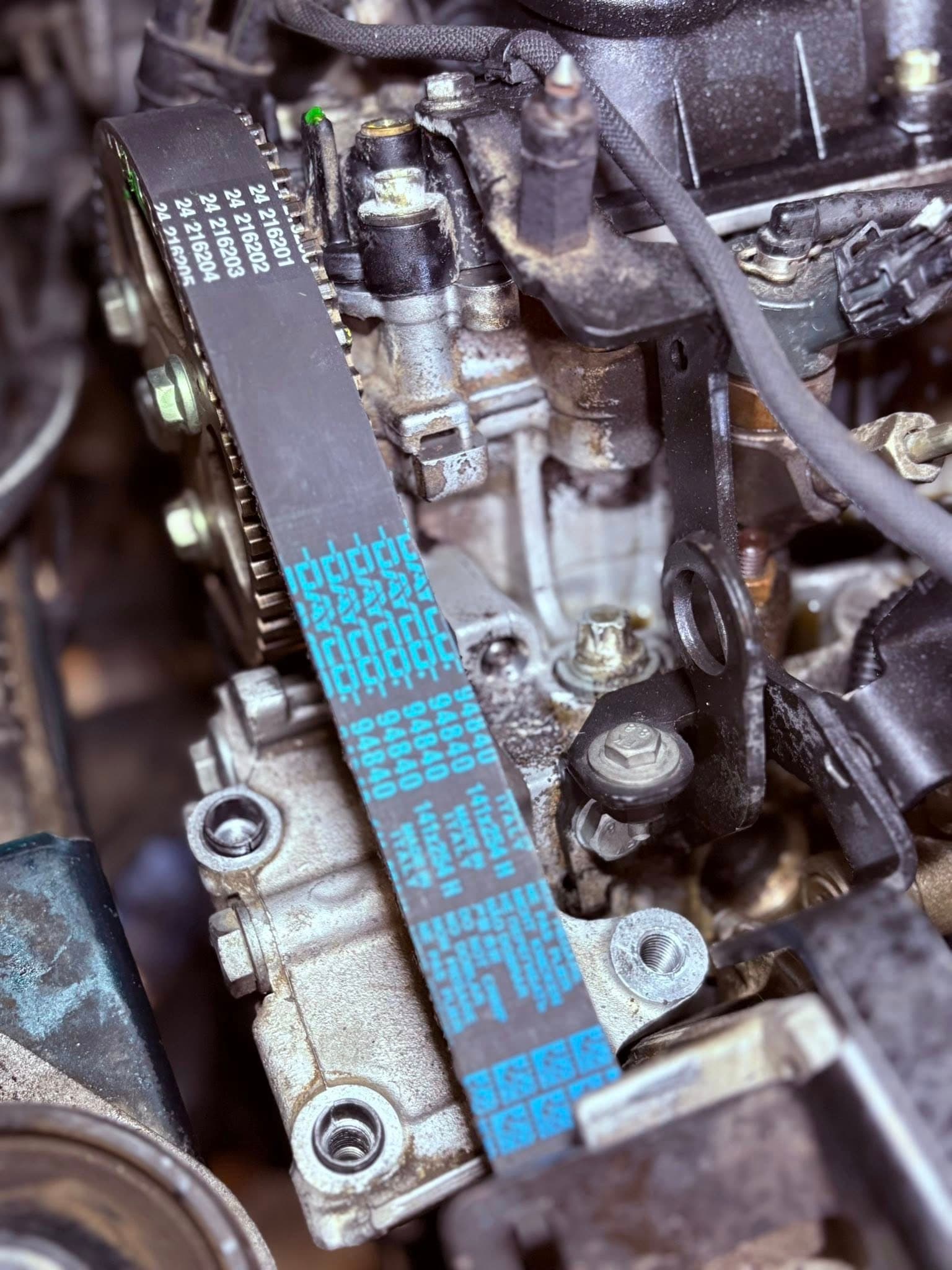 Remplacement de courroie d'accessoires dans l'atelier Automobiles Julien